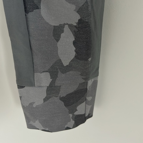 Athleta Gray Camouflage Leggings Women’s Size Large - Picture 7 of 14